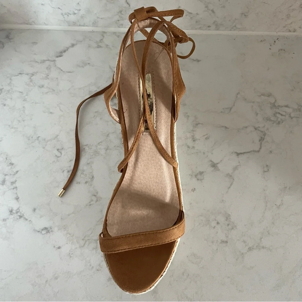 NIB Billini Sloane Wedge Heels in Tan Suede Sz‎ 10